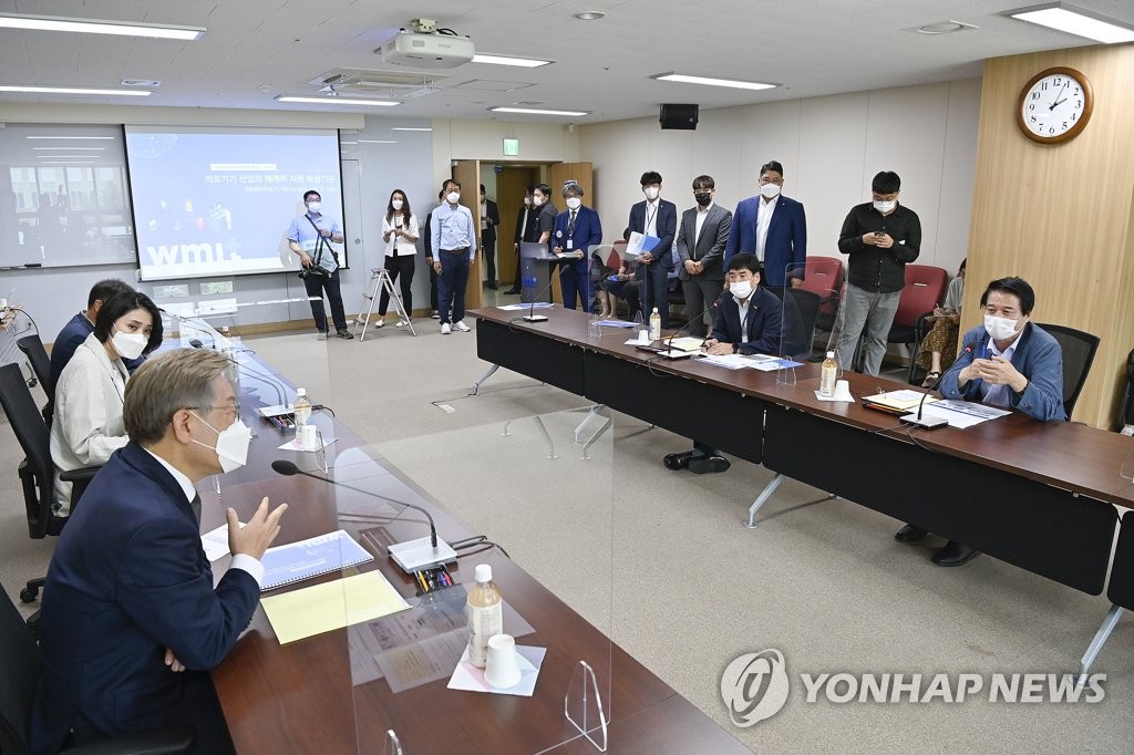 이재명 "국회의원들 공사 구분 안 되는 판에…사퇴 종용 부적절"(종합)