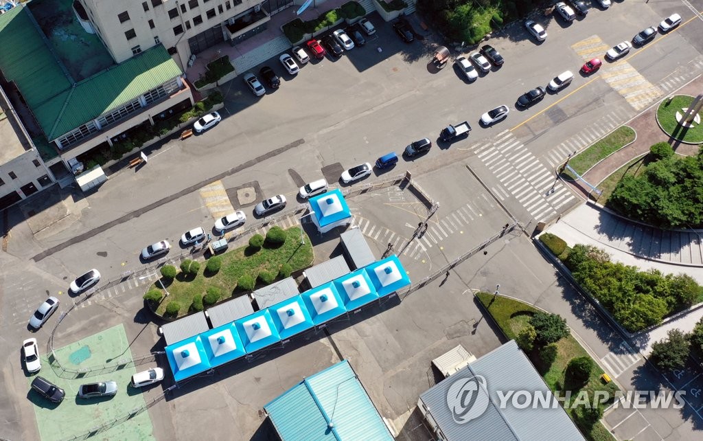 거센 확산세에 첫 2천명대 우려…전문가 "당분간 정점 없을수도"