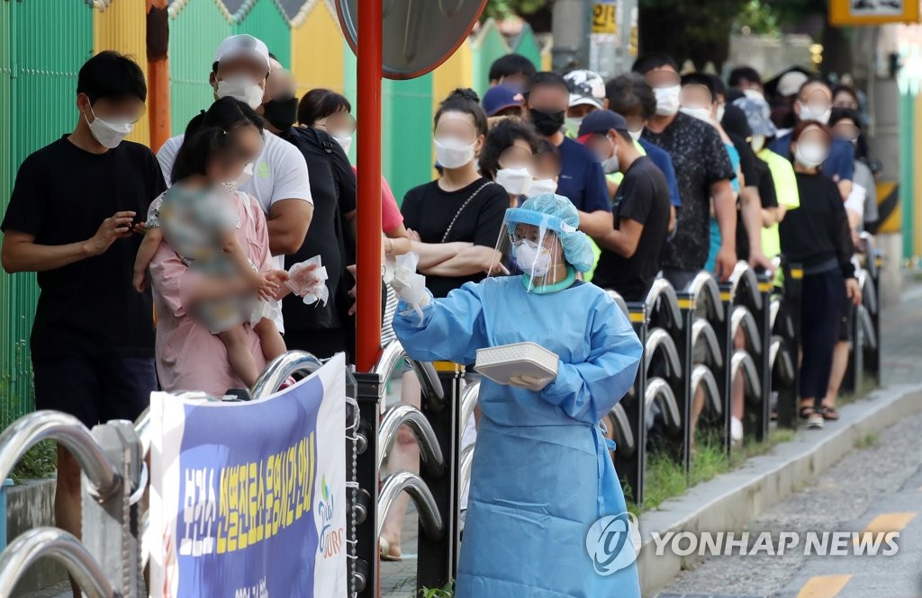 [확진자 2천명대] 4차 대유행 정점은…"앞으로 더 늘어난다"