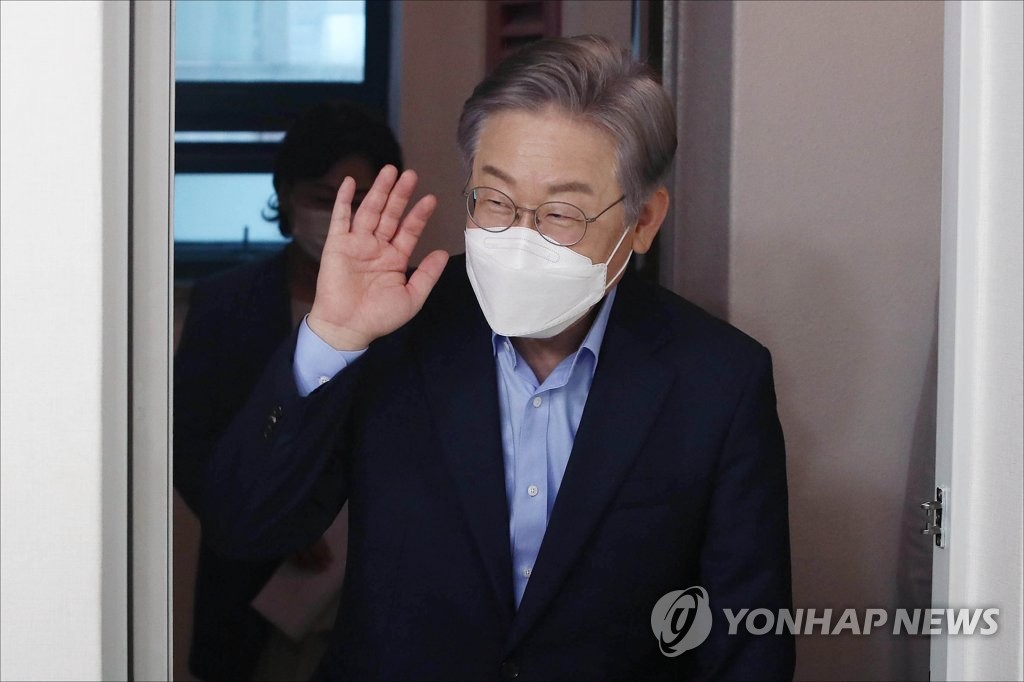 이재명, 언론중재법 파동에 "지켜보는 입장이니 잘 모르죠"