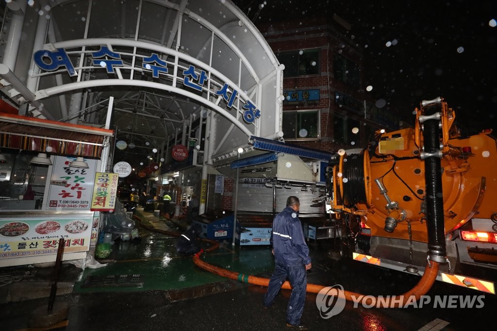 태풍에 전남 동부권 곳곳 침수…"지반 약해져 주의해야"