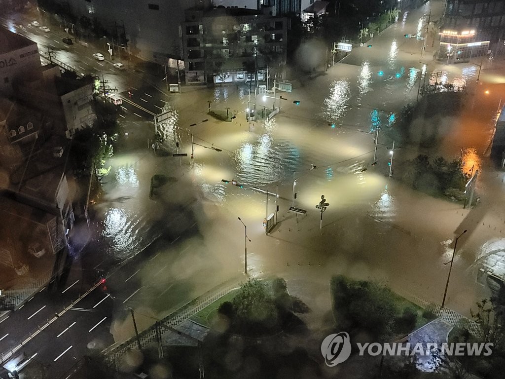 태풍 오마이스 동해상 빠져나가…남부 곳곳 침수·이재민 발생