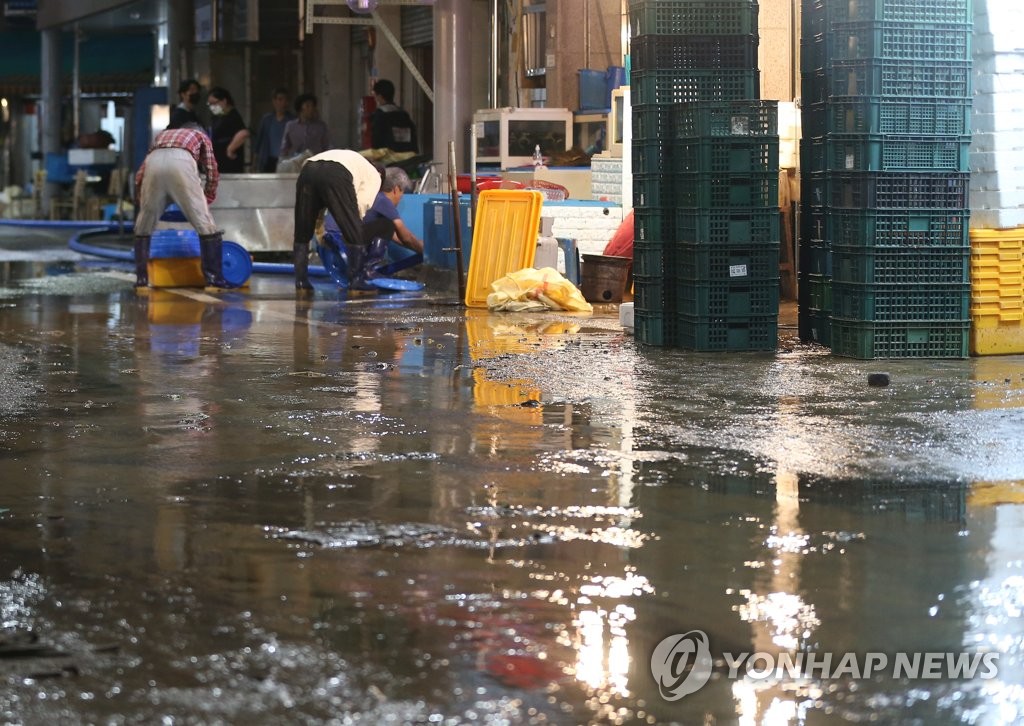 태풍 오마이스 동해상 빠져나가…남부 곳곳 침수·이재민 발생