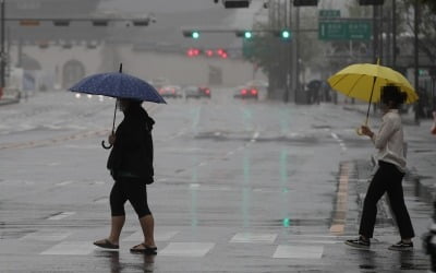 [내일 날씨] 전국 흐리고 비…습도 높아 무더위는 계속