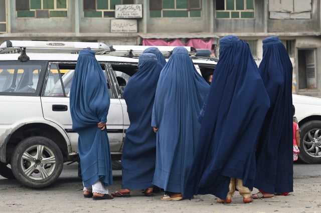 부르카를 착용한 아프간 여성들 /사진=AFP