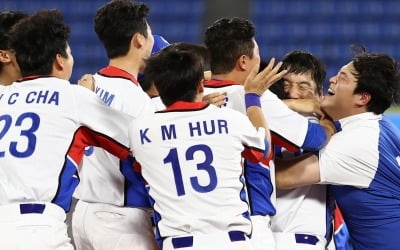 [속보] 한국 야구, 도미니카에 4-3 역전승…김현수 9회말 끝내기