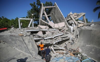 아이티 7.2 강진으로 최소 304명 사망…처참한 피해 현장