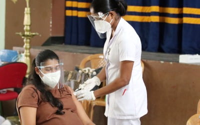 전세계 코로나 백신 접종 50억회 돌파…북한 여전히 '0회'