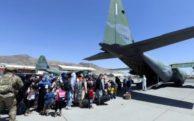 미국 대사관 "카불 공항 즉시 떠나라"…보안 경보 발령