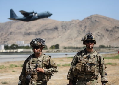 [속보] 아프간 카불공항 인근 대규모 폭발…"사상자 불명"