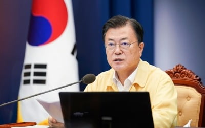 문 대통령 "백신 접종률, 다른 나라 추월해 80%에 다가갈 것"