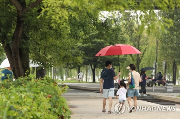 후텁지근한 날씨 이어져…오후 일부 지역 시간당 50㎜ 강한 비