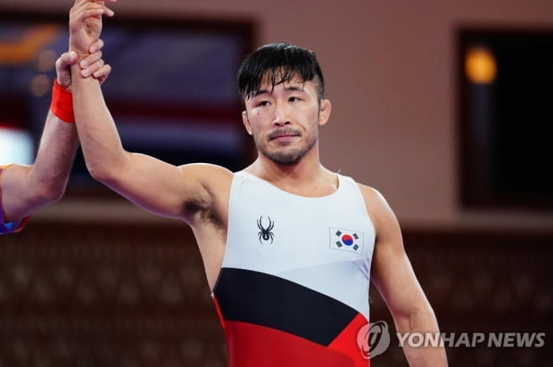 '라이징스타' 진윤성, 9년 만의 남자 역도 올림픽 메달 도전