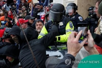 미 의회 난동사태 대응 경찰 2명 극단 선택…네번째 사망(종합)