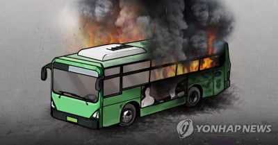 영동고속도로 달리던 고속버스에서 불…4명 대피