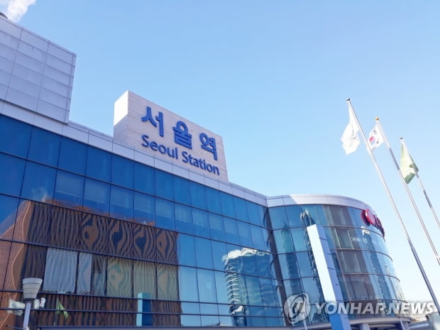 서울역 주차장 스팀 세차기 폭발…유리창 깨지고 1명 부상 | 한국경제 서울역 주차장 스팀 세차기 폭발…유리창 깨지고 1명 부상