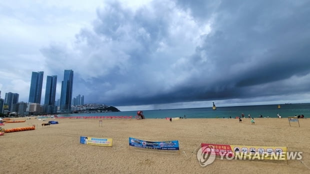 태풍 루핏 간접영향에 많은 비…위기경보 '주의'·중대본 1단계 가동