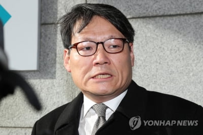 '김학의 불법출금' 이광철 前비서관 재판서 혐의 부인