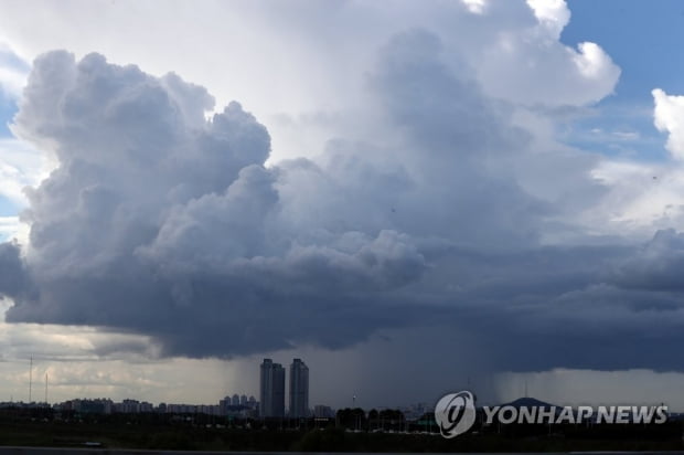 내일 전국에 많은 비…낮 기온 30도 아래로 떨어져