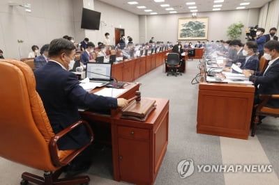 여 "문대통령, 드루킹사건과 무관" vs 野 "댓글조작 알았을것"