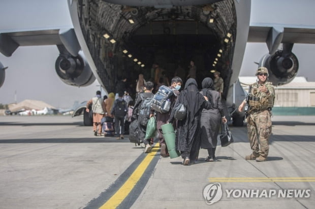 "주한·주일 미군기지에 아프간 난민 임시수용 계획 폐기"