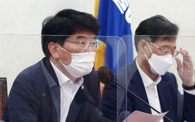 與 "재난지원금, 추석 전 지급…카드캐시백, 10월부터"