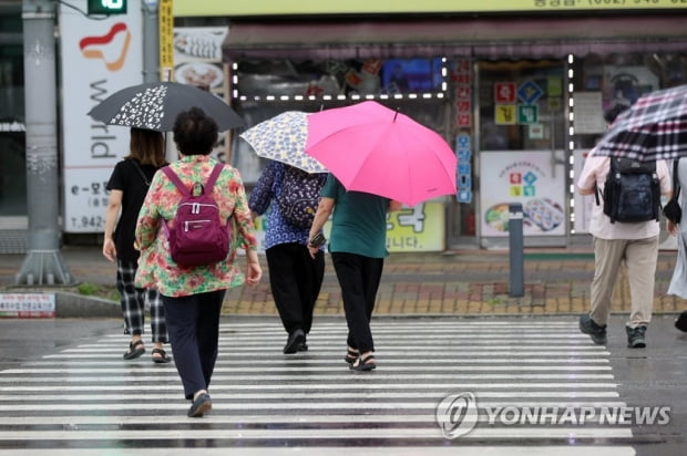 전국 흐리고 비…남부지방엔 강한 비