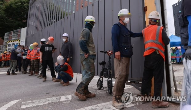 오늘 1800명대 예상…확산세 지속에 추석특별방역대책 곧 마련