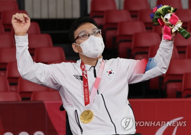 [패럴림픽] 도쿄에 띄운 태극기 세 개…주영대 "애국가 부르는데 울컥"