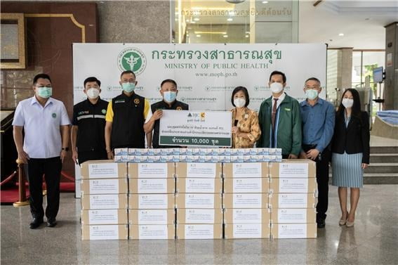 타액 자가검사키트를 전달받은 태국 보건복지부.