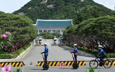 정부, 스스로 신뢰 떨어트리려 작정했나 [여기는 논설실]