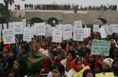 15세 소녀를 9개월간 성폭행한 인도 남성들…28명 체포