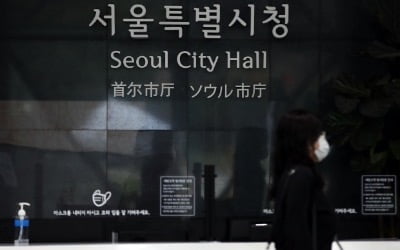 서울시 공무원 코로나19로 첫 사망…사우나發 집단감염