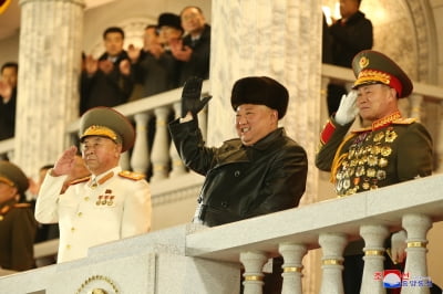 북한, 정권수립 73주년 심야열병식 열어…"규모 축소된 듯"