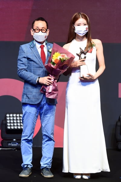 [포토] 이미주, '2021 올해의 브랜드 대상' 여자 예능돌 부문 수상