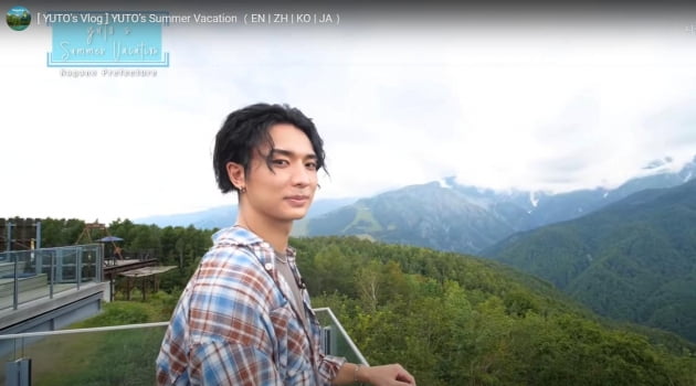 펜타곤 멤버 유토씨가 자신의 고향인 나가노  북알프스산에 올라 인사를 하고 있다./ YouTube 갈무리