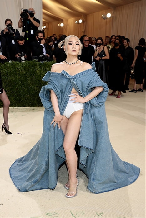 CL, 美 멧 갈라 참석…퓨전 한복 데님 드레스 완벽 소화