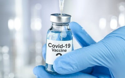 CDC "화이자 백신 부스터샷, 고령층 및 중증 위험군에 권고"