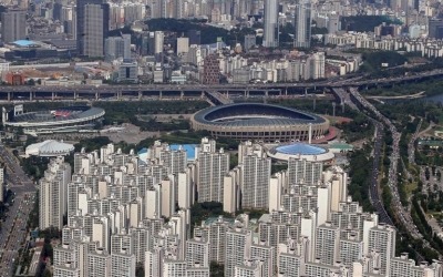 홍남기 '부동산 가격 조정' 발언 두 달…매매·전월세 다 올랐다