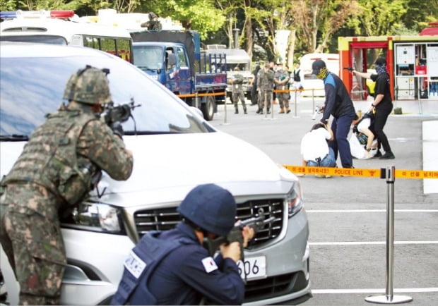 [포토] 전국체전 앞둔 구미, 실전 같은 대테러 훈련  