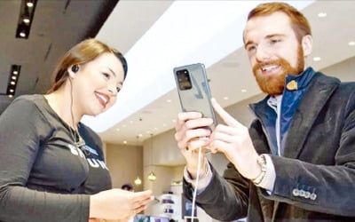 스마트폰 하나로 번호 2개 쓴다…'e심칩' 상용화 논의 가속