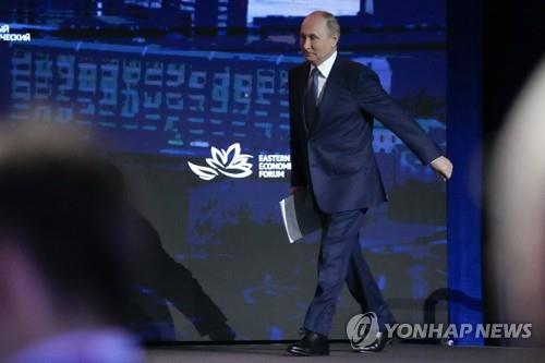 푸틴 "日과 평화조약 없는건 '난센스'…실재하는 현실은 고려"