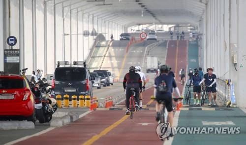 이제 완연한 가을…선선한 날씨 속 관광지 북적