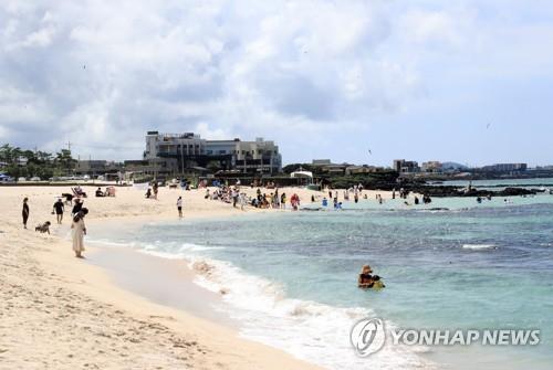 이제 완연한 가을…선선한 날씨 속 관광지 북적