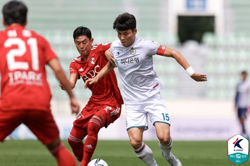 '잇몸'도 강한 김천, 이랜드 3-1 제압…8경기 무패 선두(종합2보)