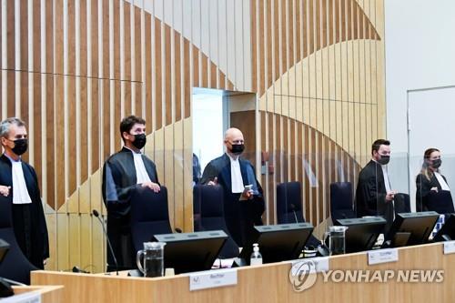 '격추 참사' 말레이 MH17 여객기 재판, 유족 91명 증언 청취