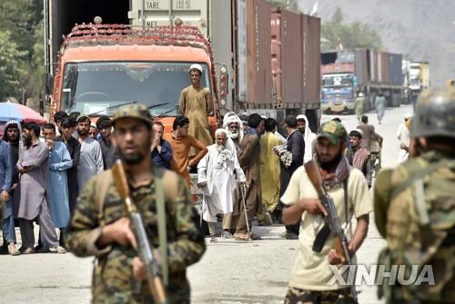 파키스탄, 아프간 구호물품 지원…국경선 테러단체 겨냥 포격