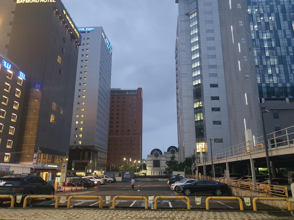 해운대 호텔 자리에 49층 정체불명 건물 신축…제2엘시티 논란