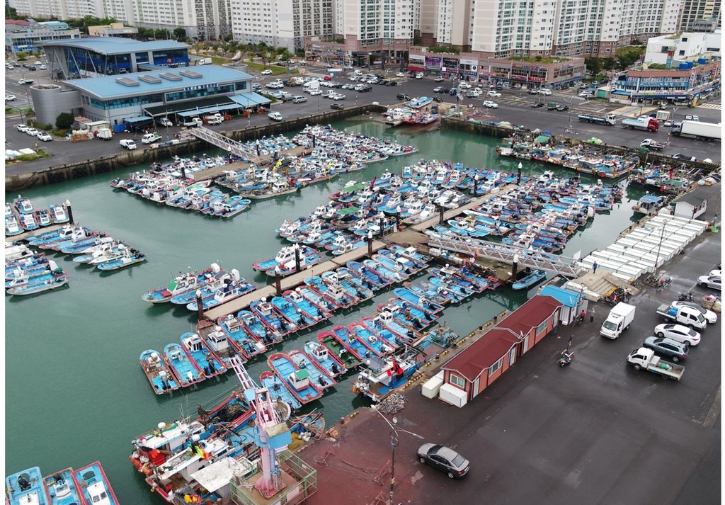 신안 섬 어민들, '태풍 오면 선박 피항지 찾아 3만리'