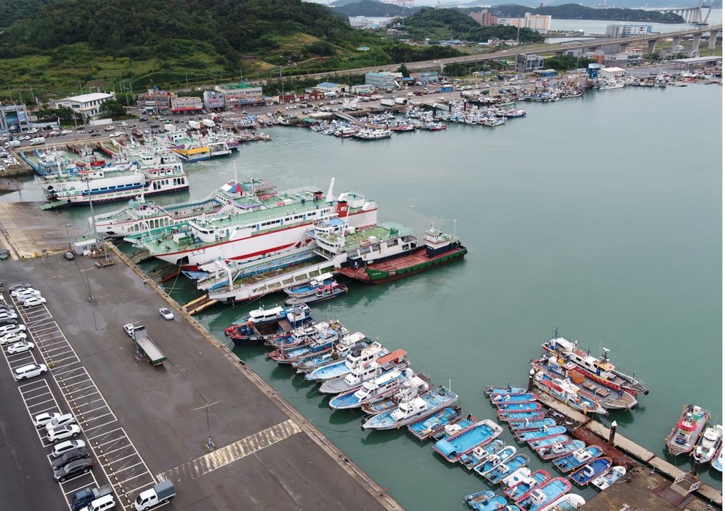신안 섬 어민들, '태풍 오면 선박 피항지 찾아 3만리'